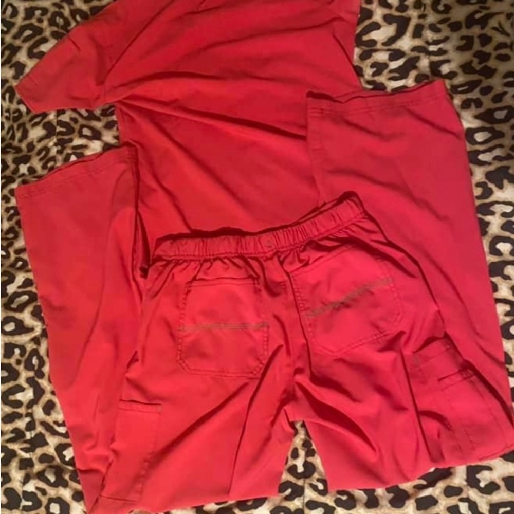Women’s Carhartt scrub SET. Size small